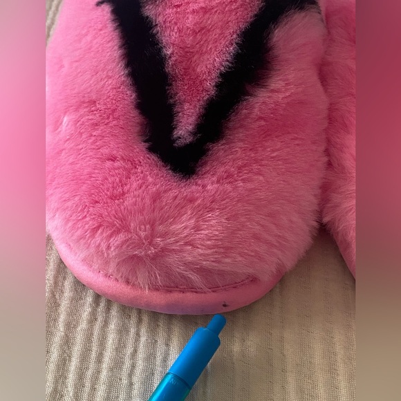 NWT Victoria’s Secret VS Slippers Size M Tiny Spot See Last Pic Pretty - Picture 6 of 6